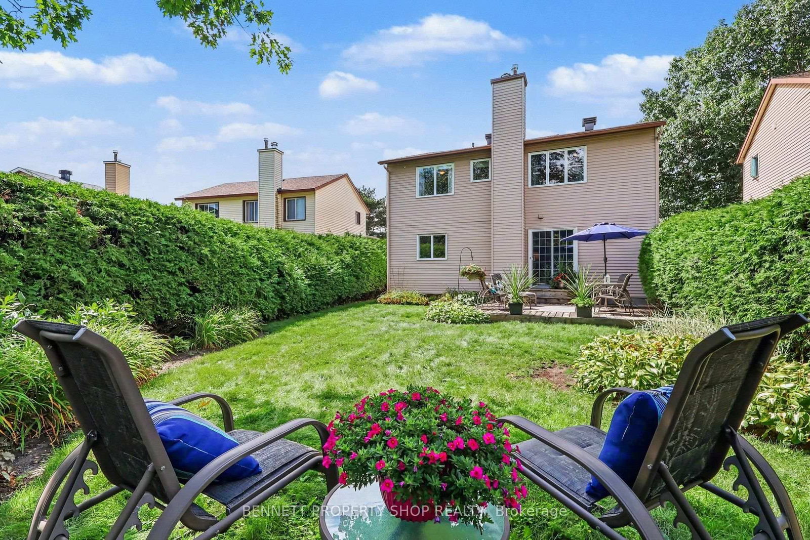 44 Farm Gate Crescent • Ottawa, ON photo 3