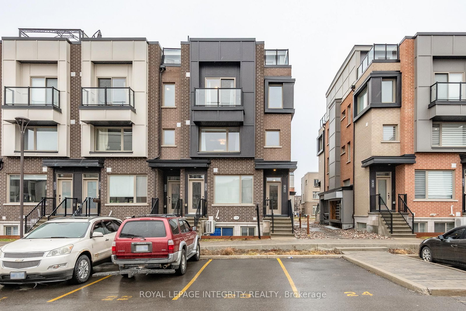 541 Takamose Private • #138 • Ottawa, ON photo 1