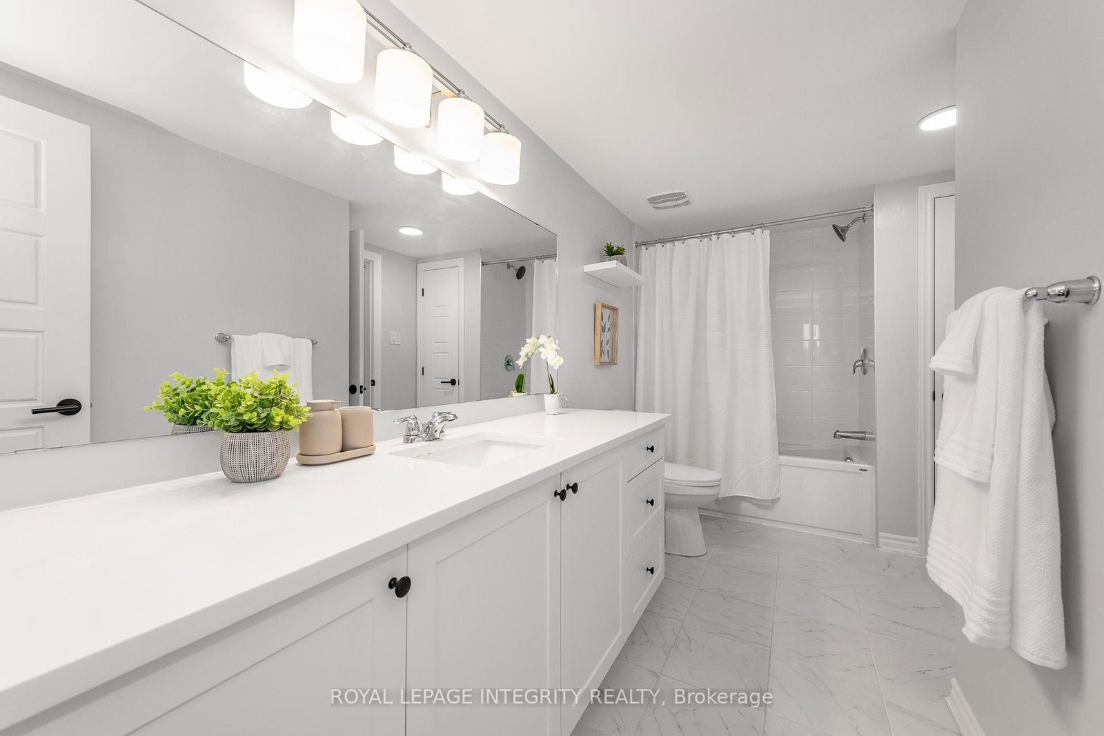 541 Takamose Private • #138 • Ottawa, ON photo 24
