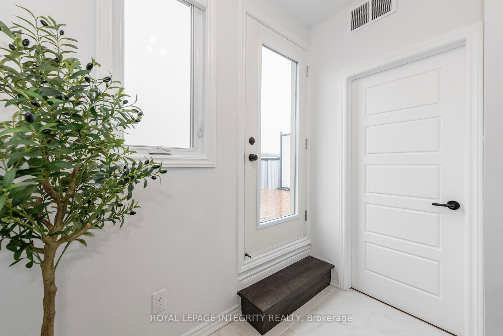 541 Takamose Private • #138 • Ottawa, ON photo 31