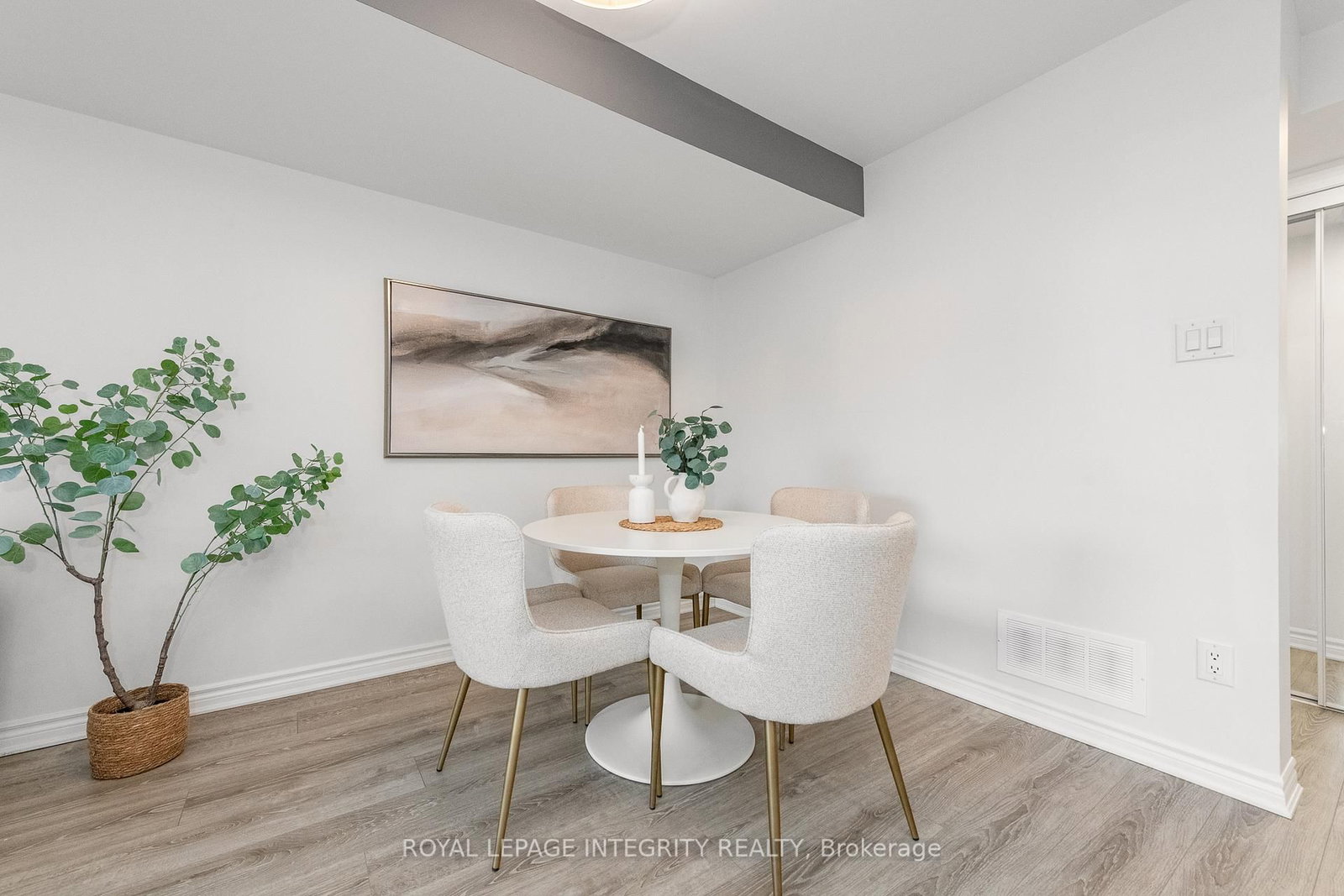 541 Takamose Private • #138 • Ottawa, ON photo 6