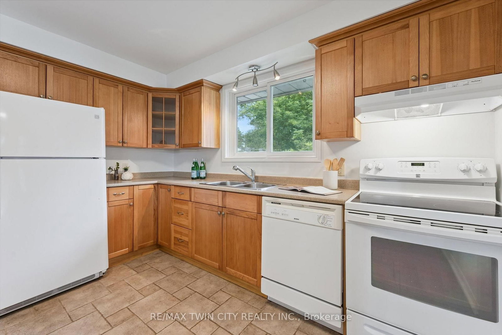 33 Maccoll Place • Haldimand, ON photo 12