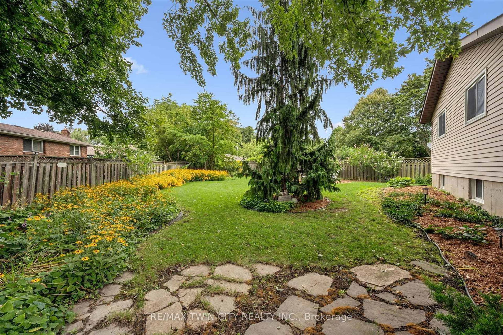 33 Maccoll Place • Haldimand, ON photo 32