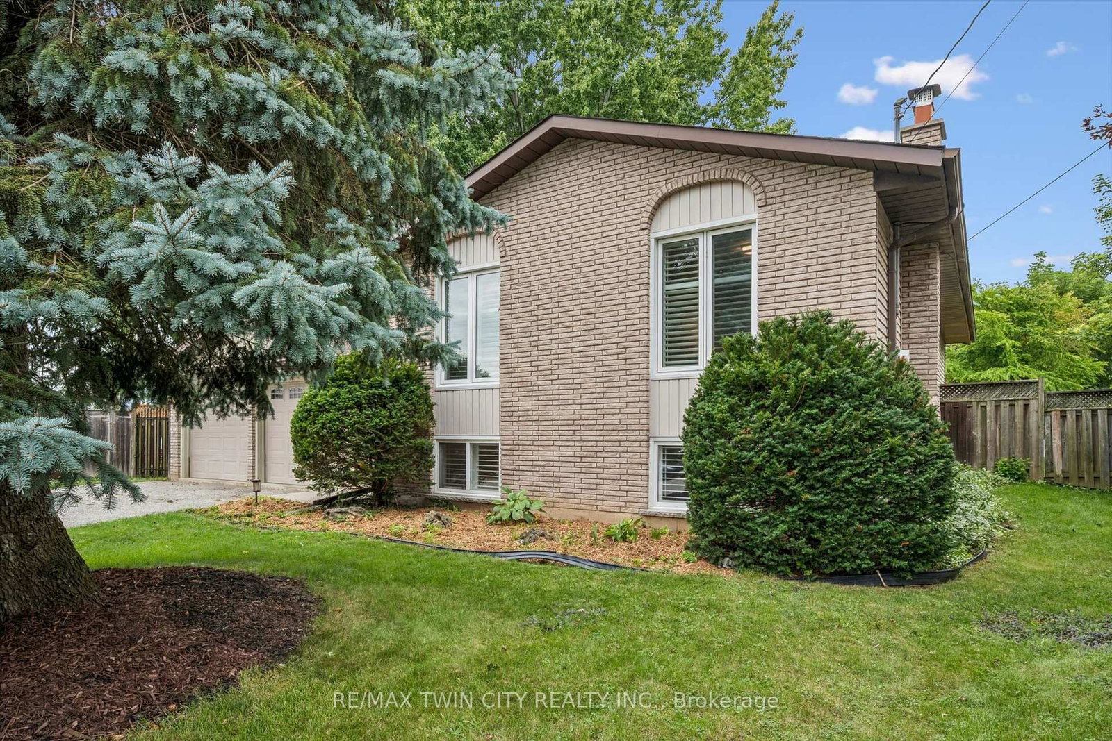 33 Maccoll Place • Haldimand, ON photo 4
