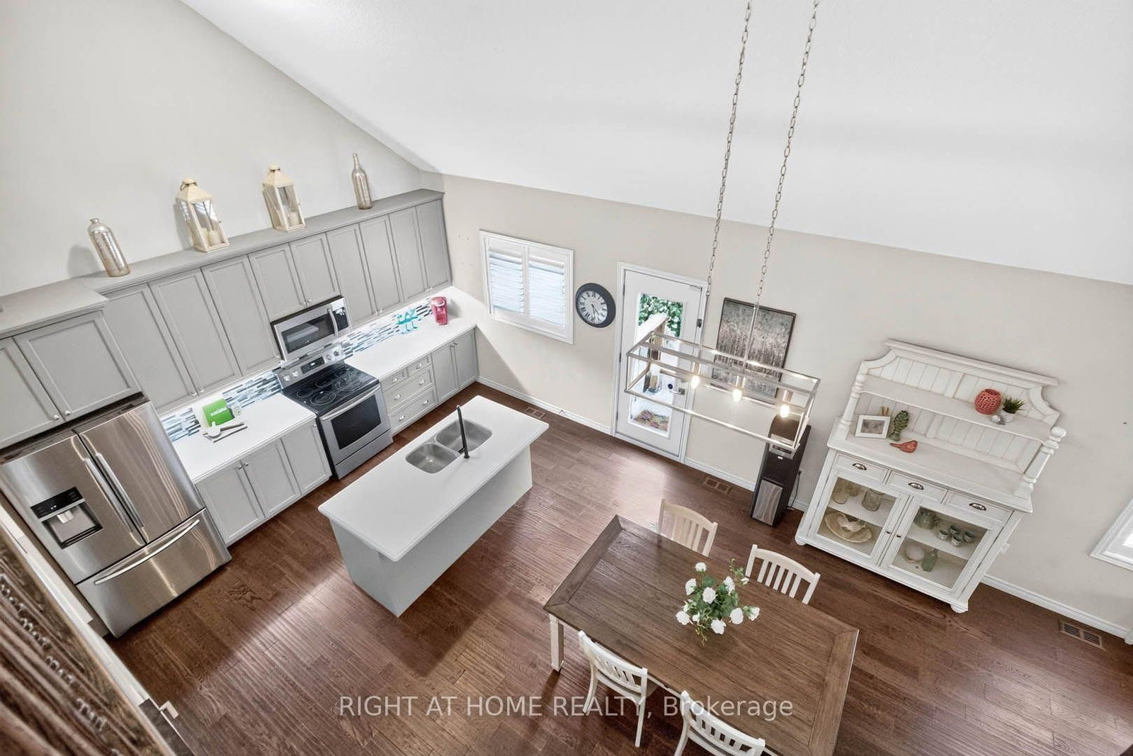 16 Rolling Lane • Hamilton, ON photo 16