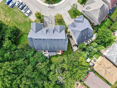 16 Rolling Lane • Hamilton, ON photo 3