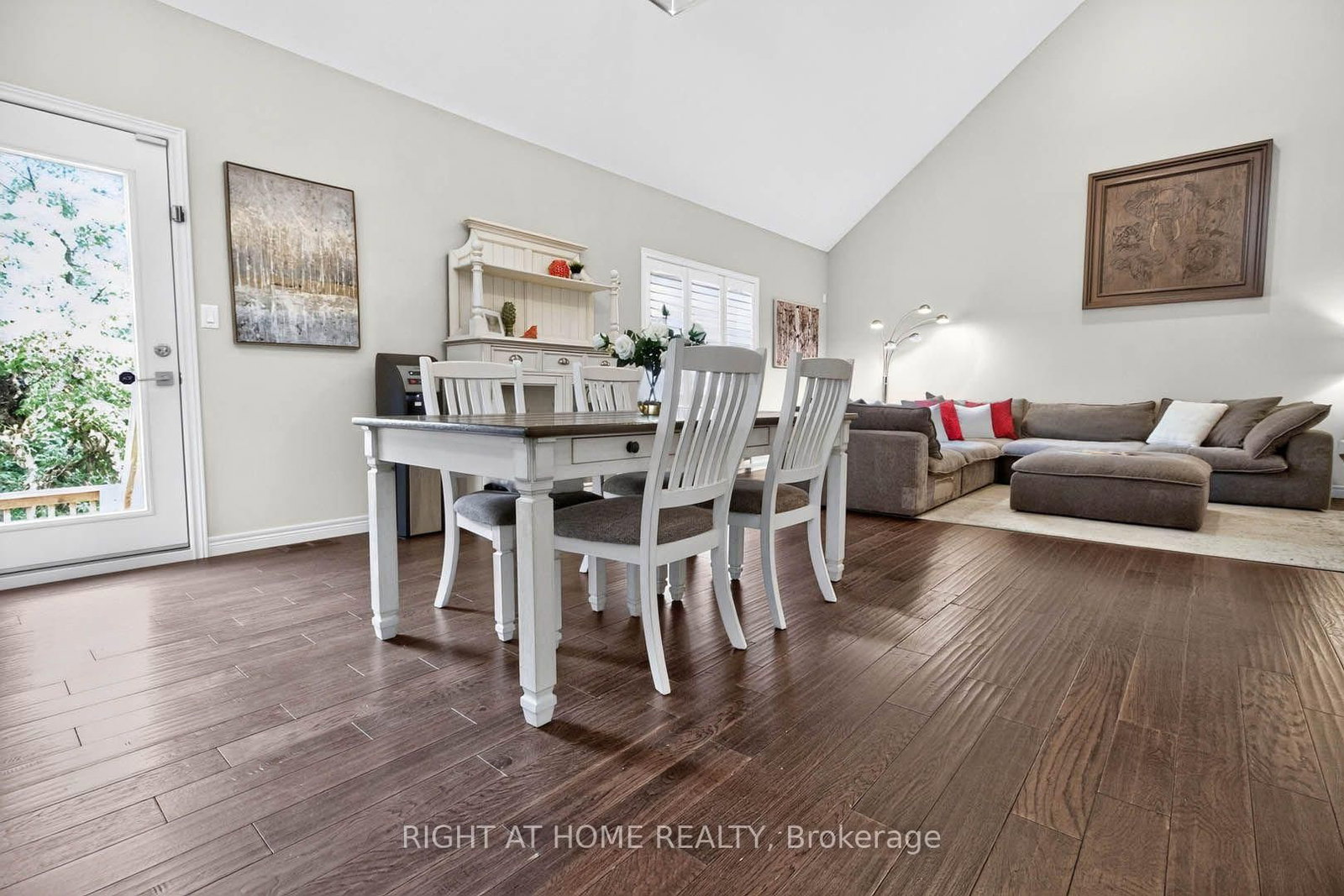 16 Rolling Lane • Hamilton, ON photo 9