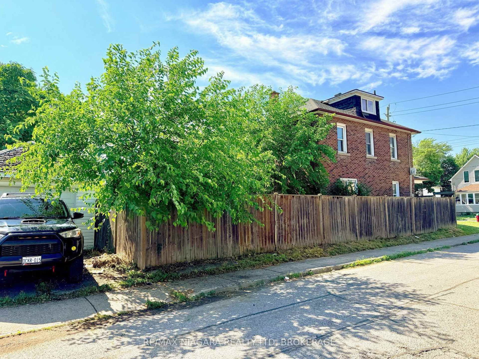 93 State Street • Welland, ON photo 3