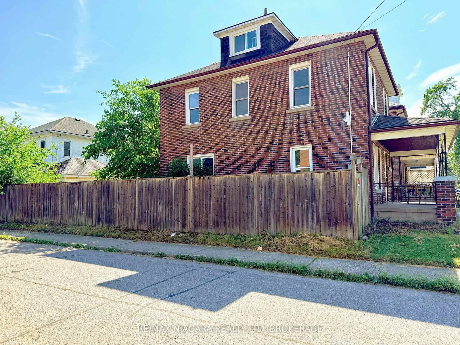 93 State Street • Welland, ON photo 4