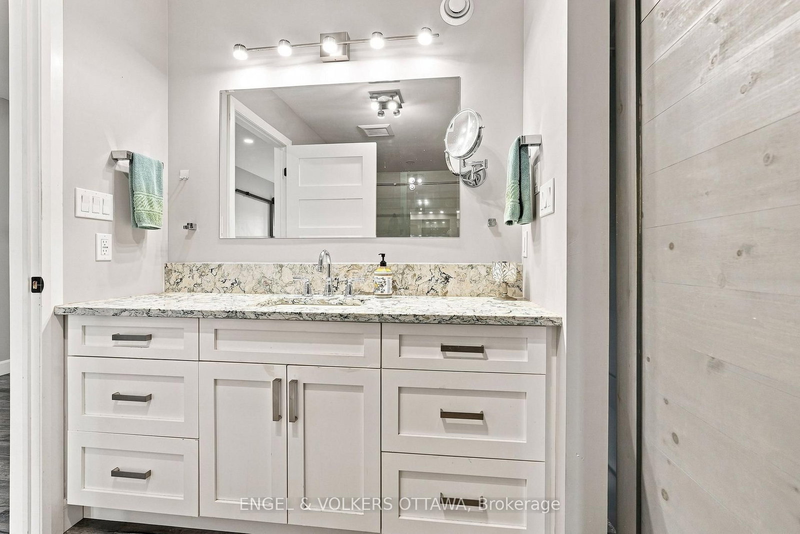 1760B River Road • Ottawa, ON photo 30