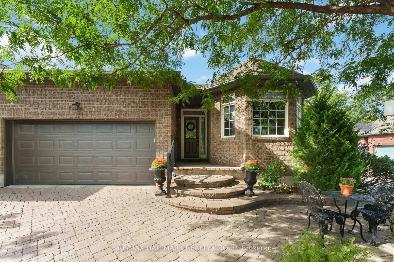 121 Bartlett Private • Ottawa, ON photo 1
