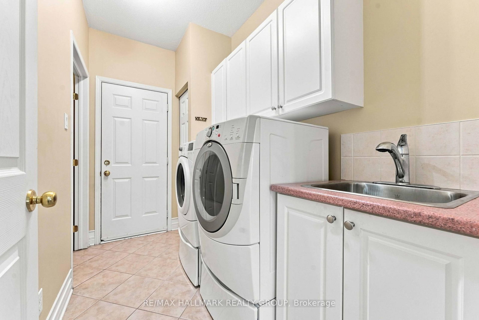 121 Bartlett Private • Ottawa, ON photo 24