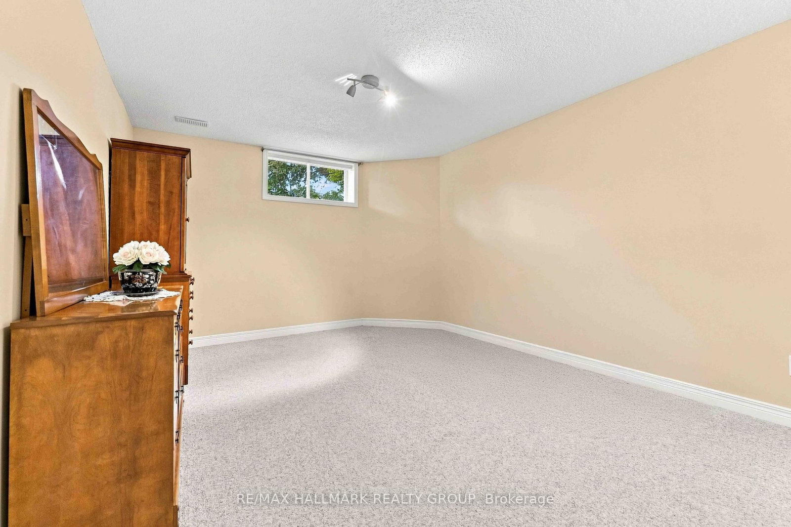 121 Bartlett Private • Ottawa, ON photo 32