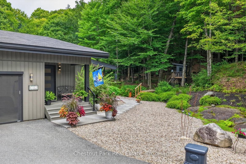 115 Lindgren Road E