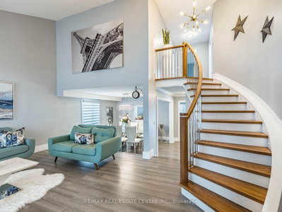 Detached House for sale at 114 Parkwood Crescent, Hamilton, Ontario, L8V 4Z7 - Thorner - MLS: X13764084
