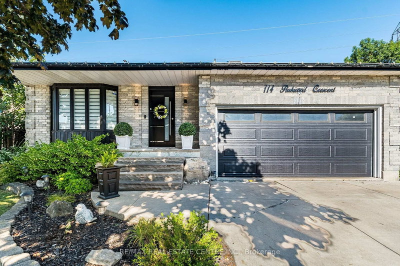 114 Parkwood Cres photo 5