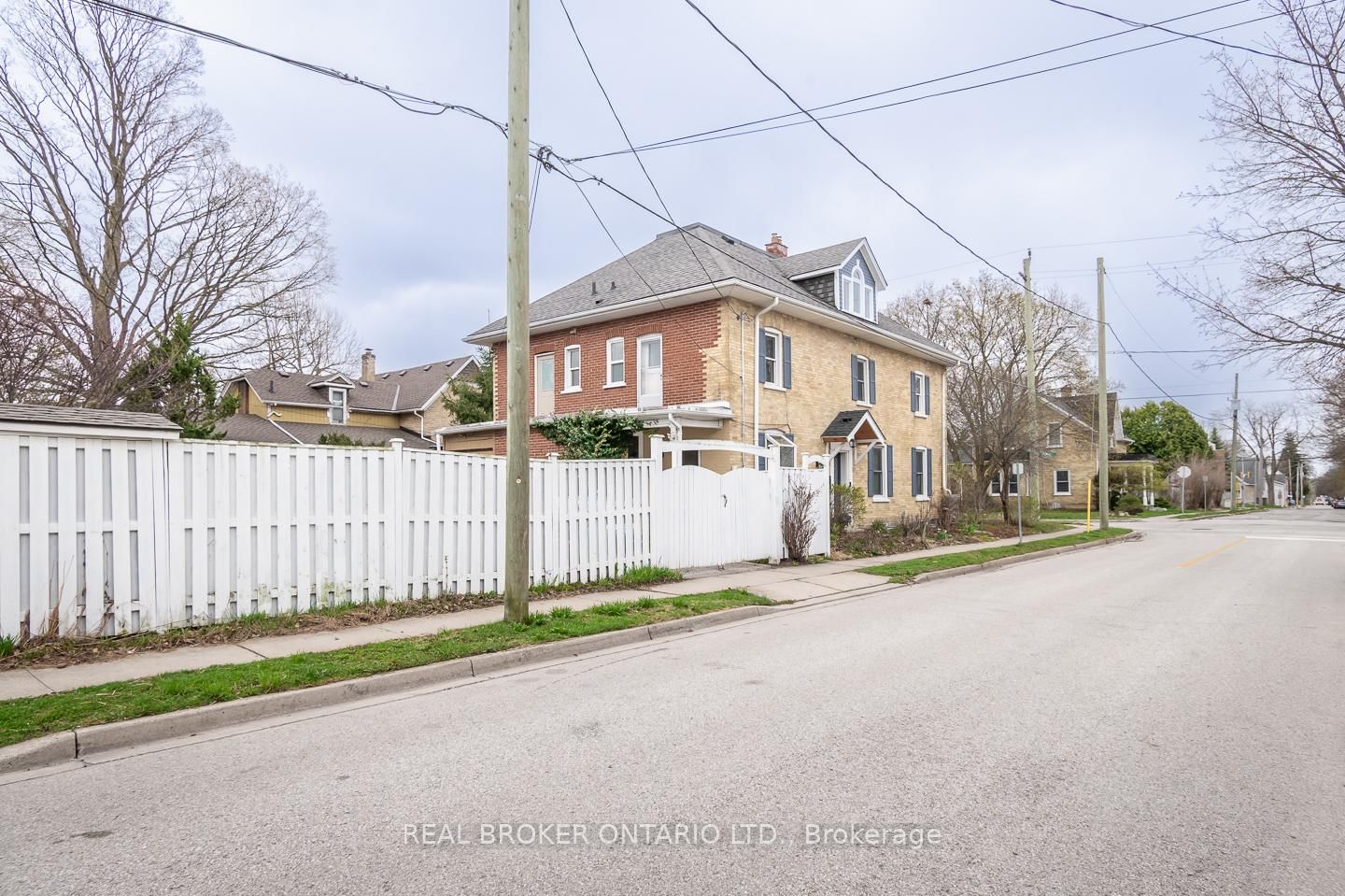 207 Waterloo Street N • Cambridge, ON photo 47