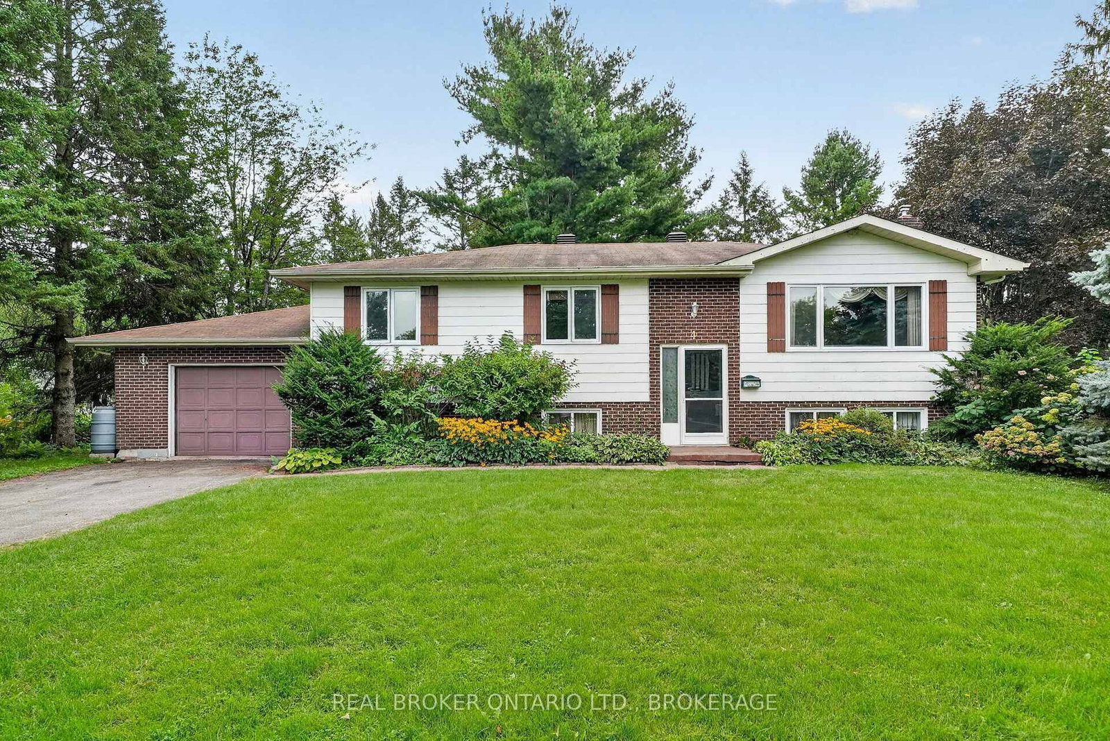 4 Loyalist Crescent • South Stormont, ON photo 1