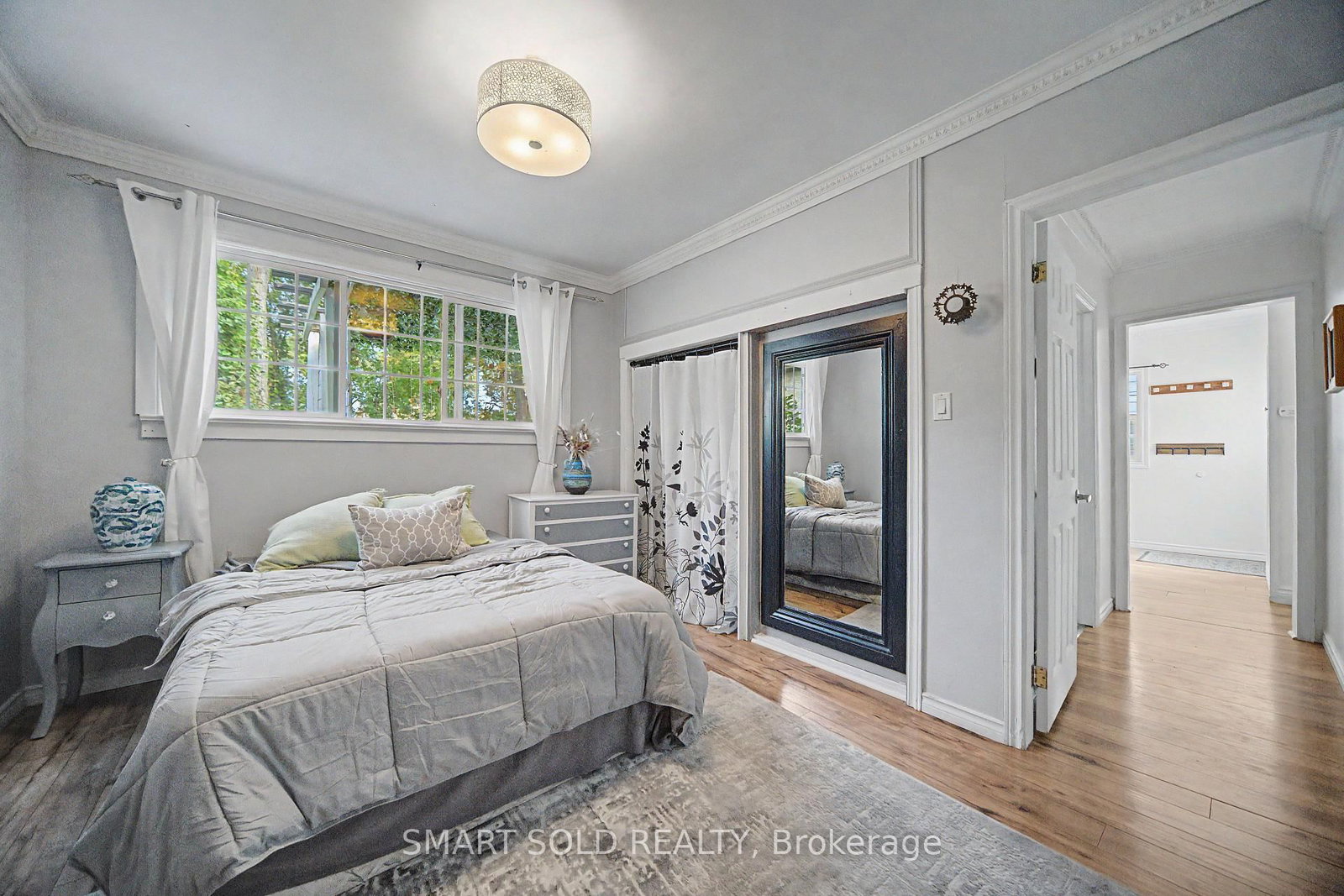 7 Elmwood Avenue • St. Catharines, ON photo 20