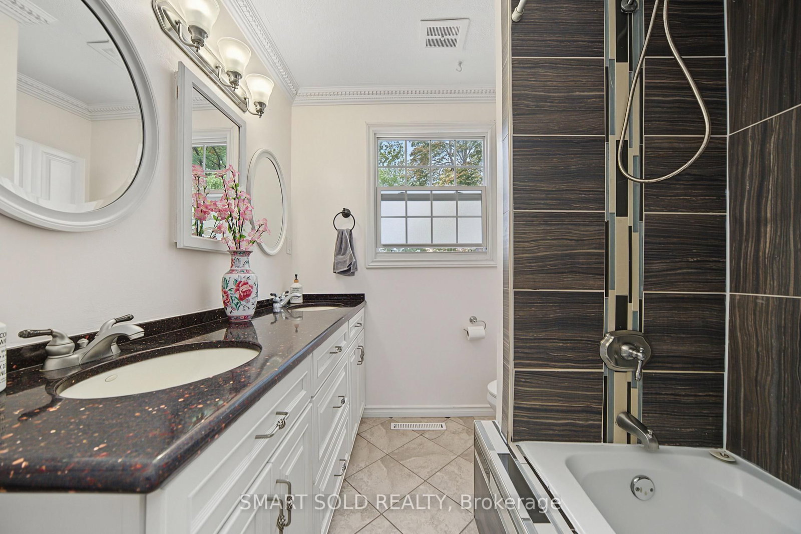 7 Elmwood Avenue • St. Catharines, ON photo 25