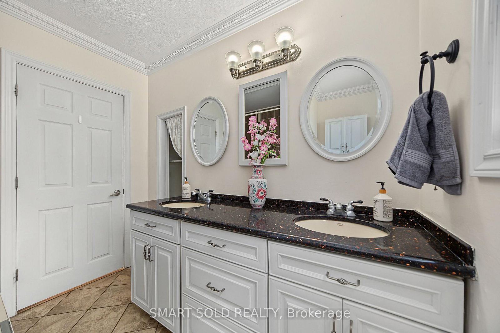 7 Elmwood Avenue • St. Catharines, ON photo 27