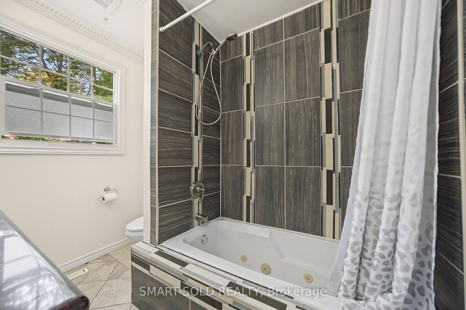 7 Elmwood Avenue • St. Catharines, ON photo 29