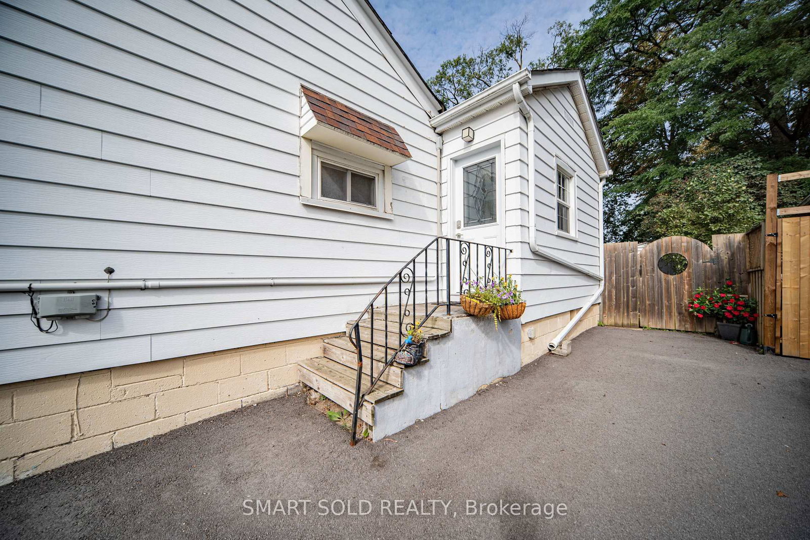 7 Elmwood Avenue • St. Catharines, ON photo 34