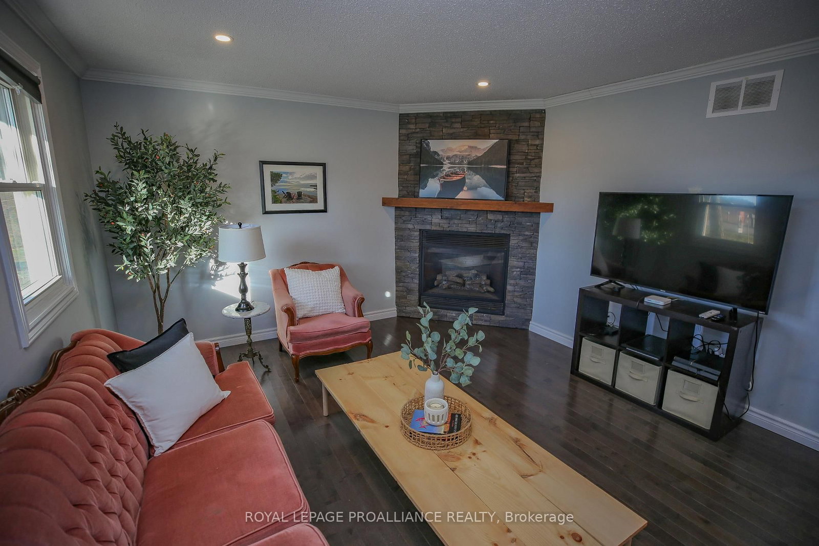 1379 County Road 2 Road W • Elizabethtown-Kitley, ON photo 5