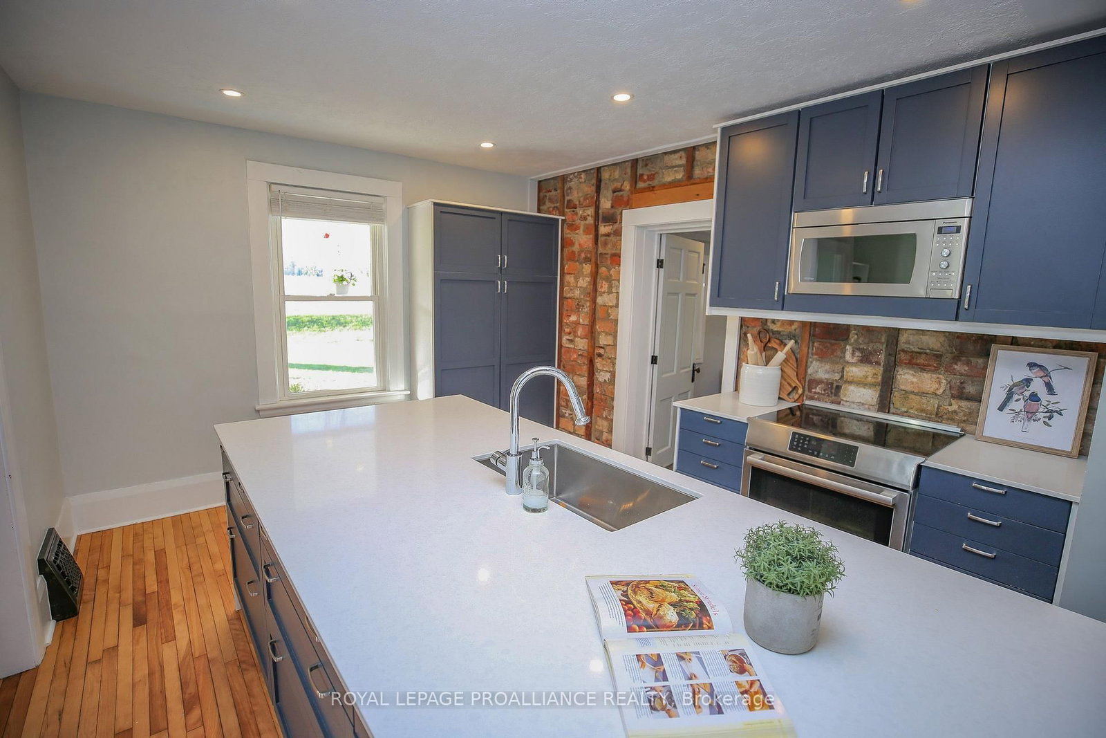 1379 County Road 2 Road W • Elizabethtown-Kitley, ON photo 8