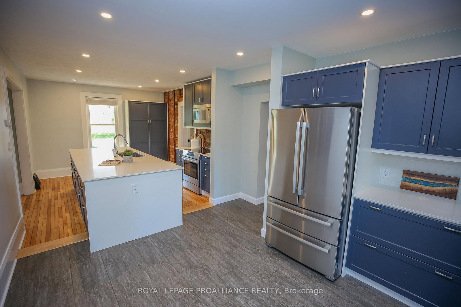 1379 County Road 2 Road W • Elizabethtown-Kitley, ON photo 9