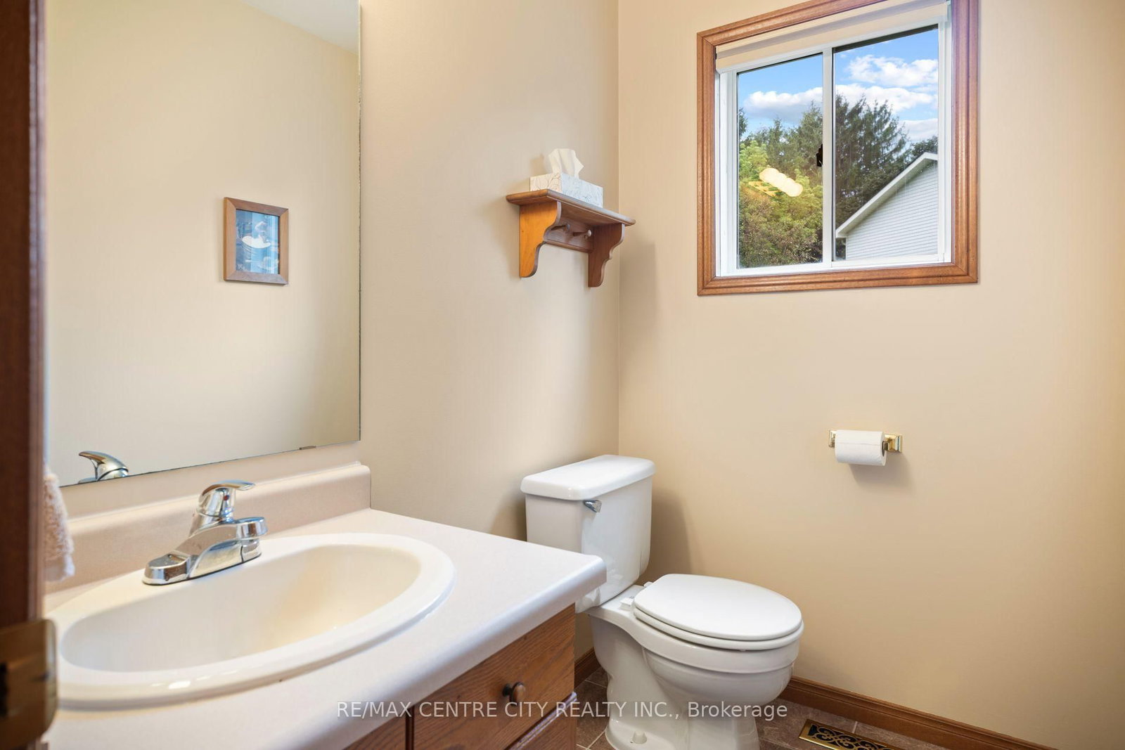 334 Canterbury Place • Central Elgin, ON photo 14