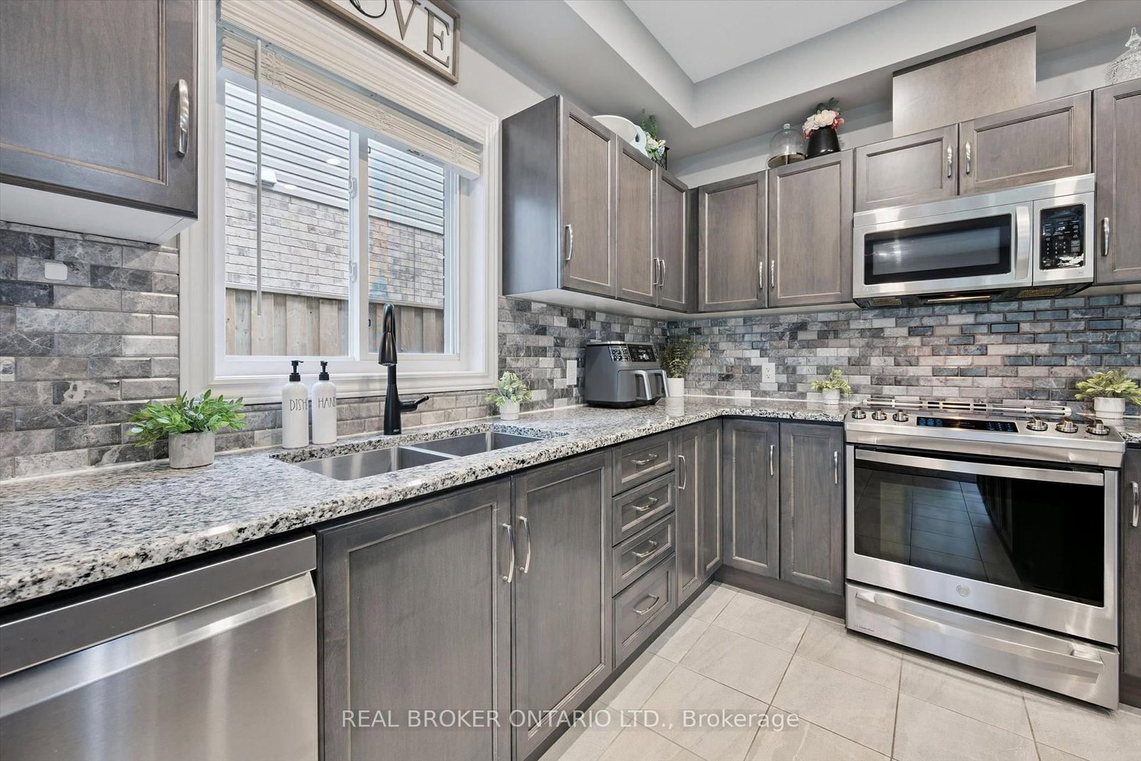 65 65 Miranda Path • Woolwich, ON photo 10