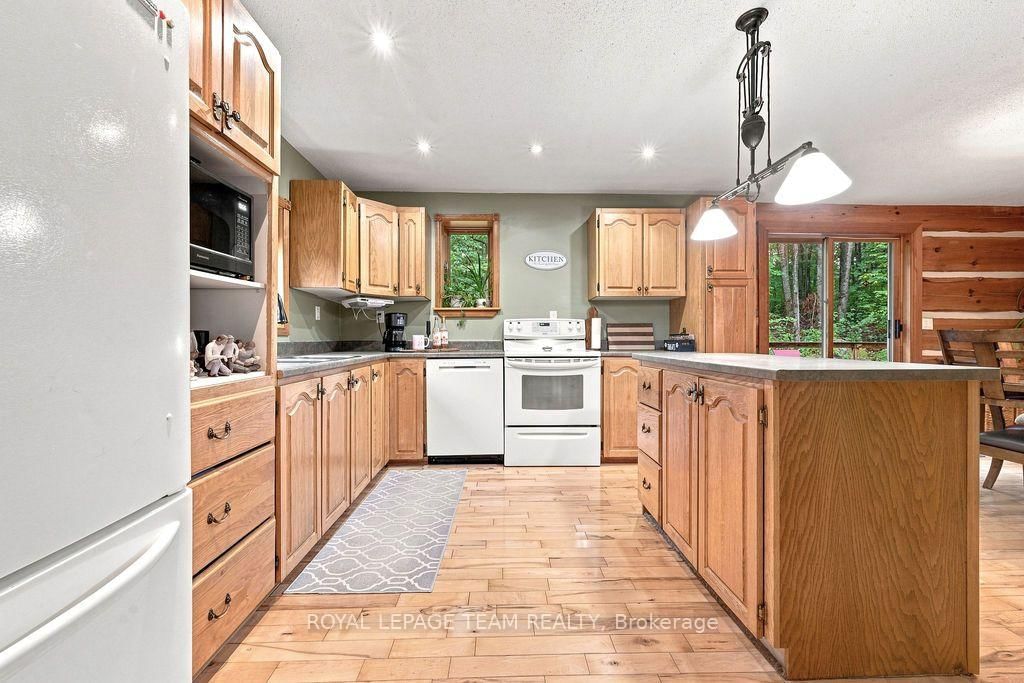 2193 Foymount Road • Eganville, ON photo 13