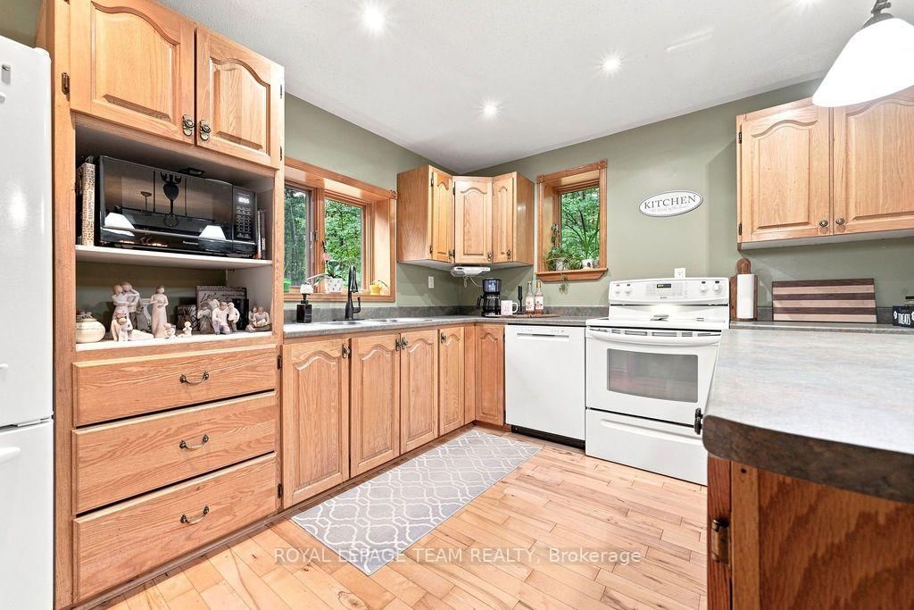 2193 Foymount Road • Eganville, ON photo 14
