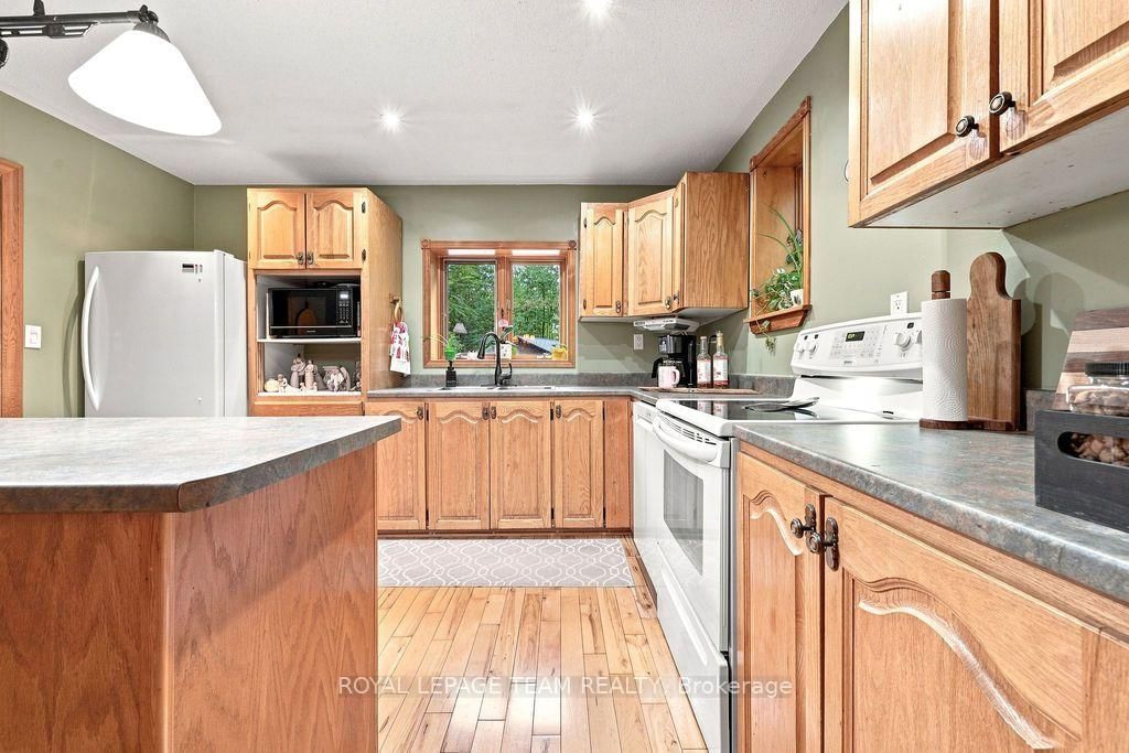 2193 Foymount Road • Eganville, ON photo 16