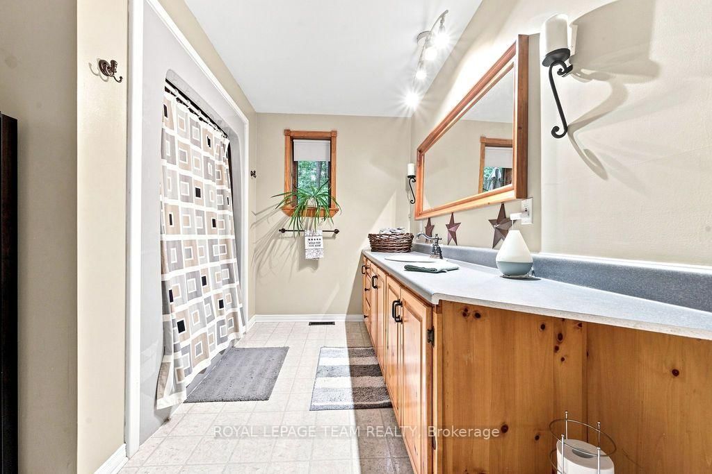 2193 Foymount Road • Eganville, ON photo 23