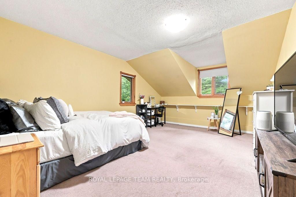 2193 Foymount Road • Eganville, ON photo 27