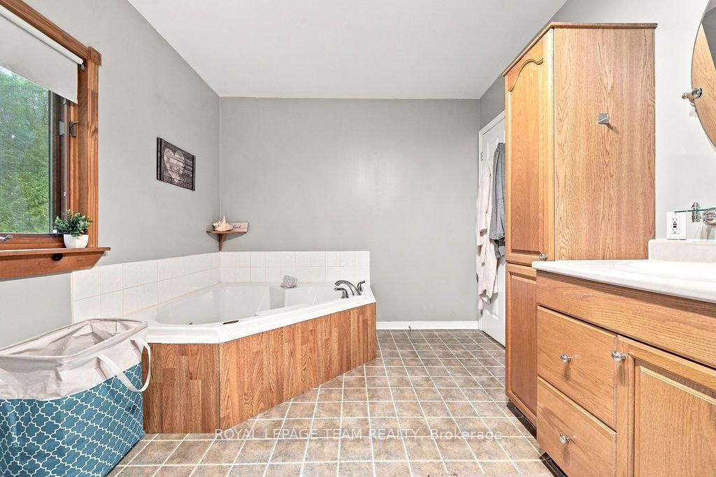 2193 Foymount Road • Eganville, ON photo 32