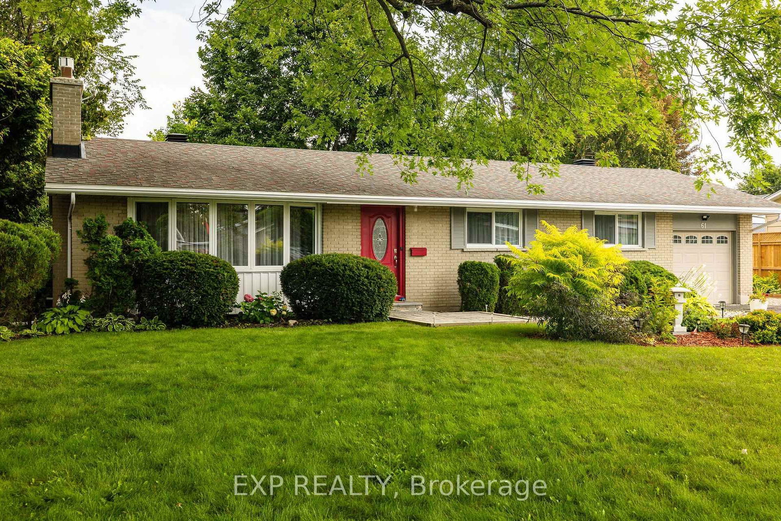 61 Ridgefield Crescent • Ottawa, ON photo 1