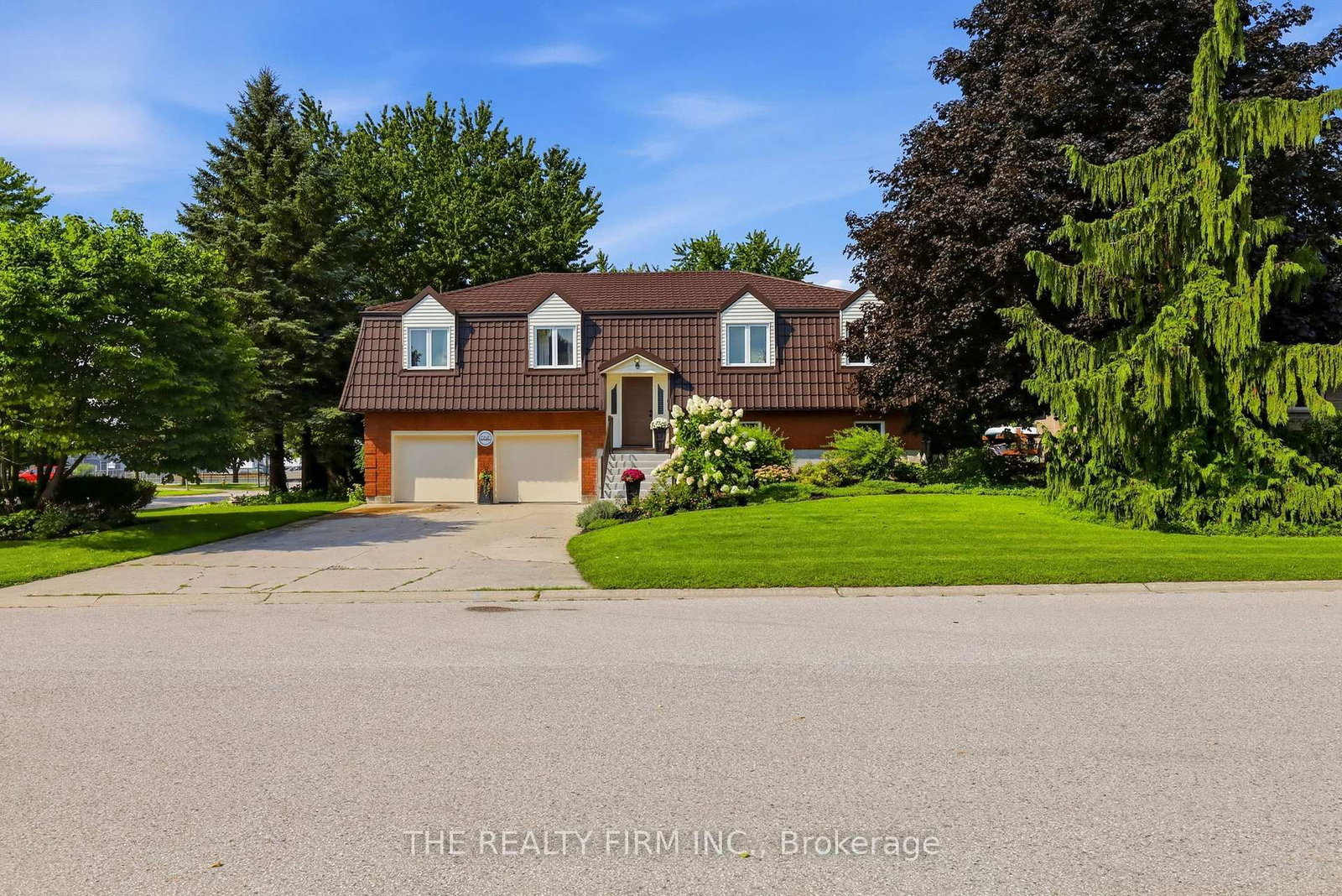 1 Hueston Drive • Thames Centre, ON photo 1