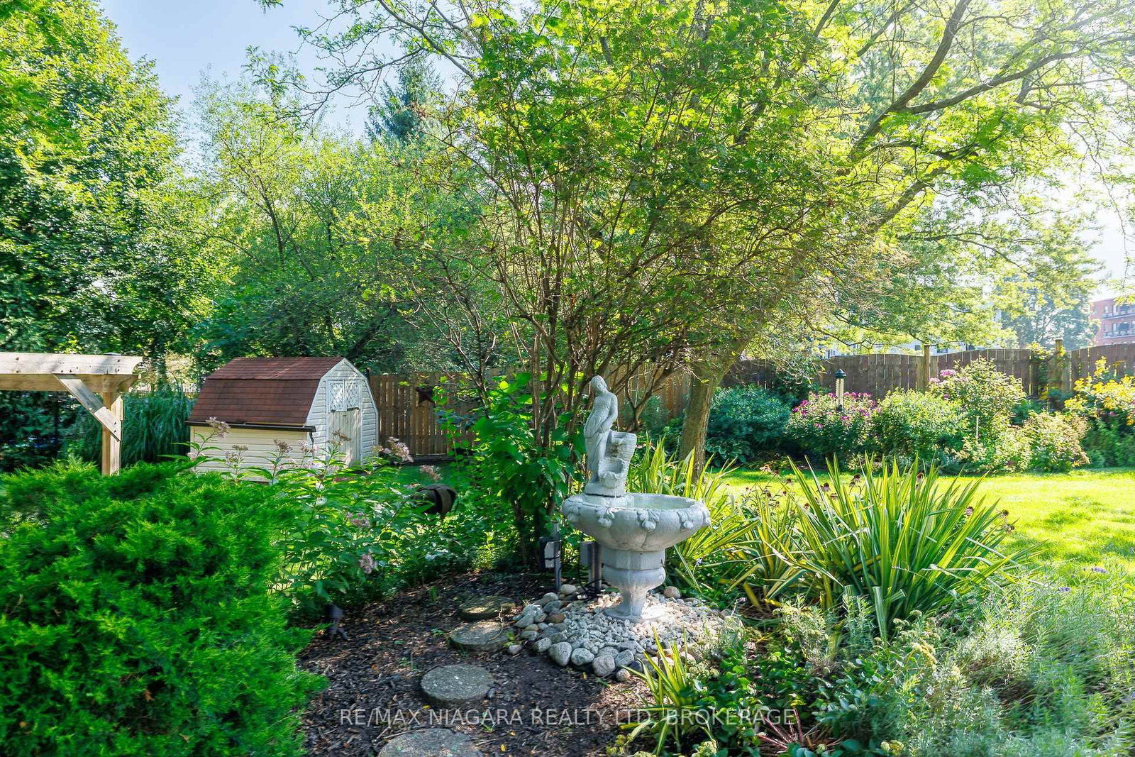 6329 Goodsir Crescent • Niagara Falls, ON photo 4