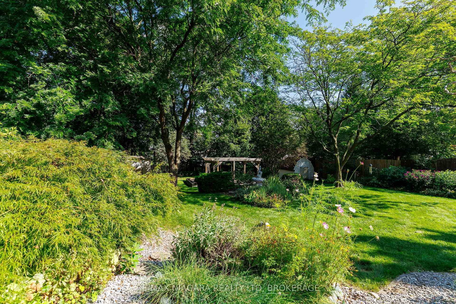 6329 Goodsir Crescent • Niagara Falls, ON photo 5