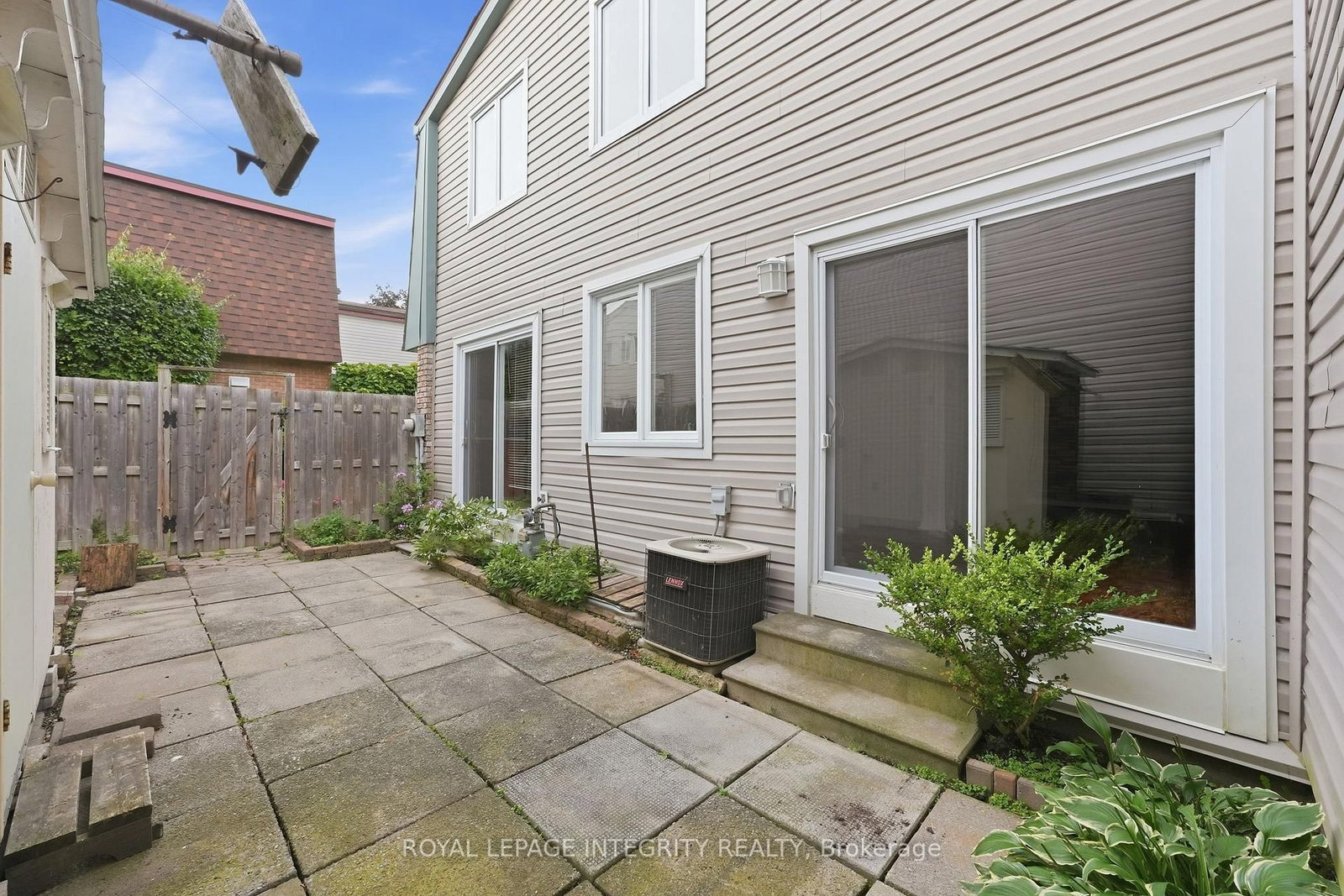 2057 Jasmine Crescent • #30 • Ottawa, ON photo 32