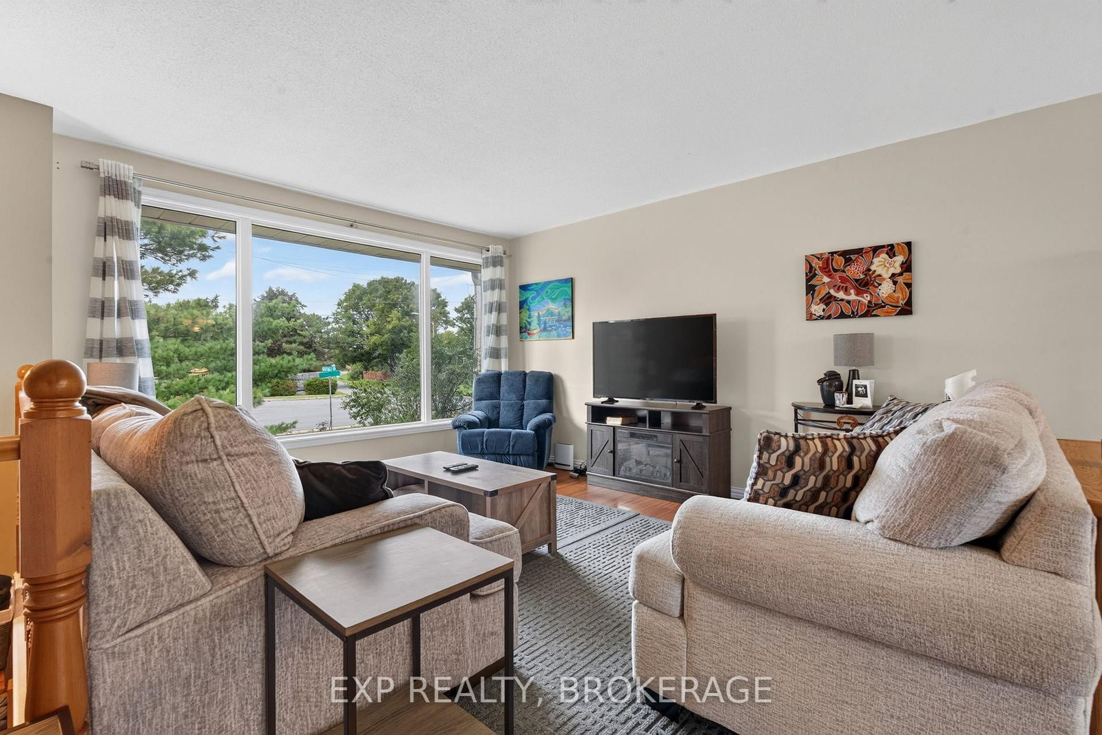 2016 COLE HILL Road • Kingston, ON photo 3