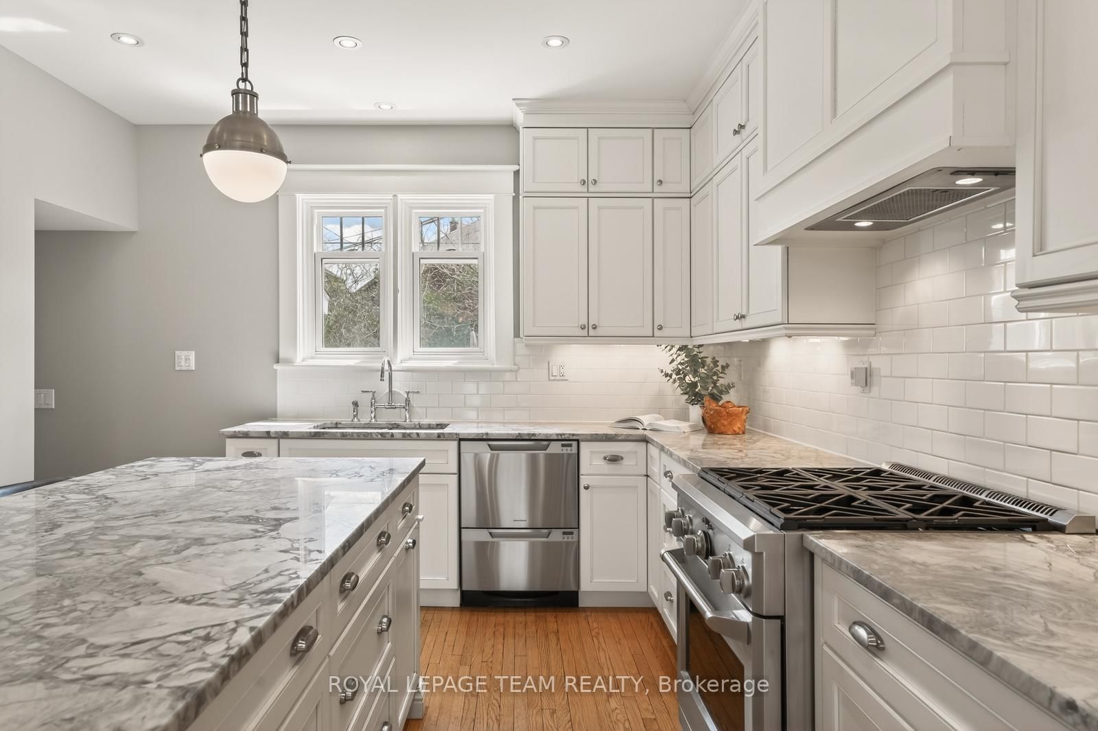 318 CLEMOW Avenue • Ottawa, ON photo 11