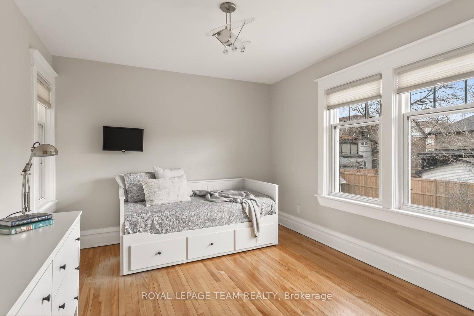 318 CLEMOW Avenue • Ottawa, ON photo 17