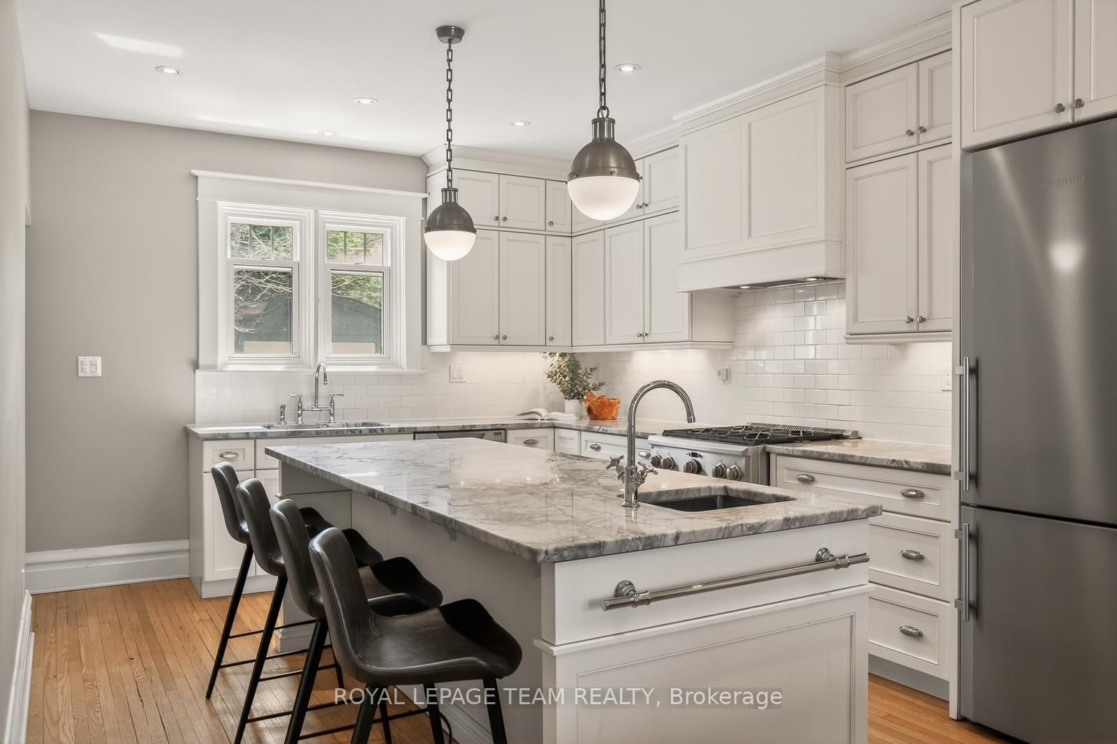 318 CLEMOW Avenue • Ottawa, ON photo 9
