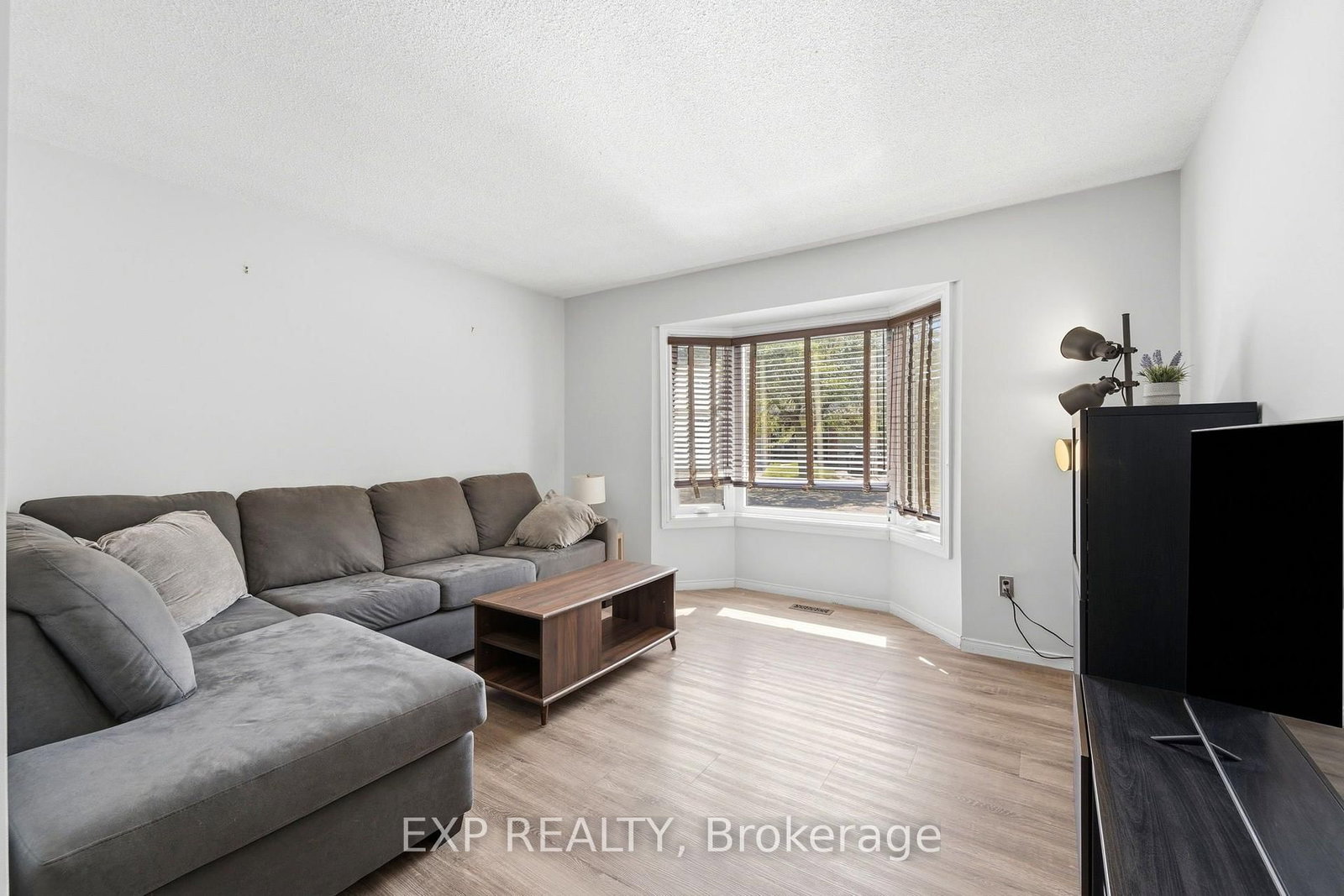 14 Hedge Lawn Drive • Grimsby, ON photo 8