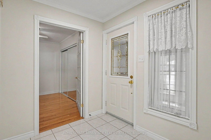 31 Treelawn Blvd photo 5