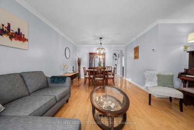 2061 Legrand Crescent • Ottawa, ON photo 6